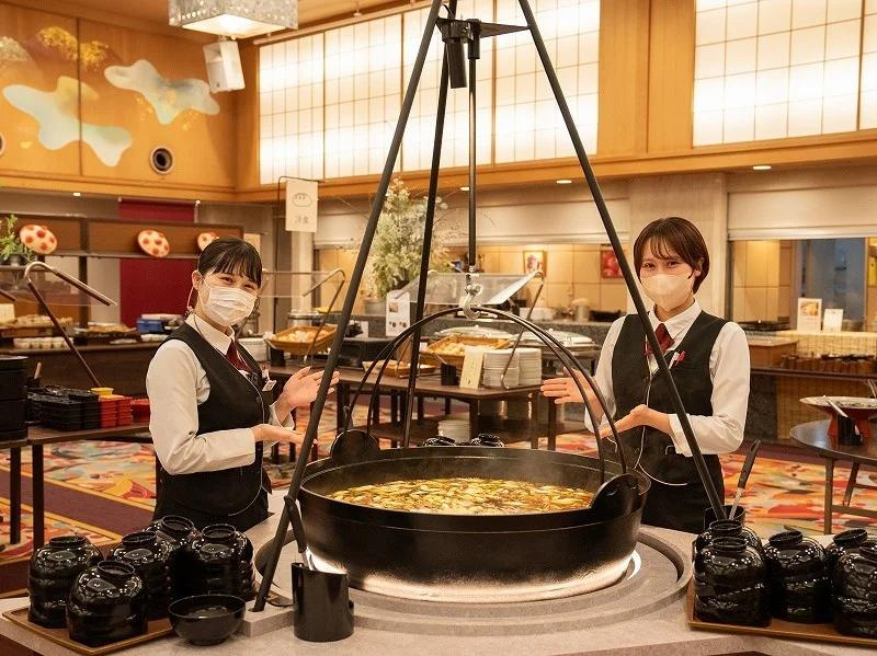 山形・かみのやま温泉の「日本の宿古窯」の朝食ビュッフェがリニューアル。宿泊客に人気の朝食メニュー4選をリニューアル、芋煮会や山形県産蜂蜜の疑似収穫体験も可能に！