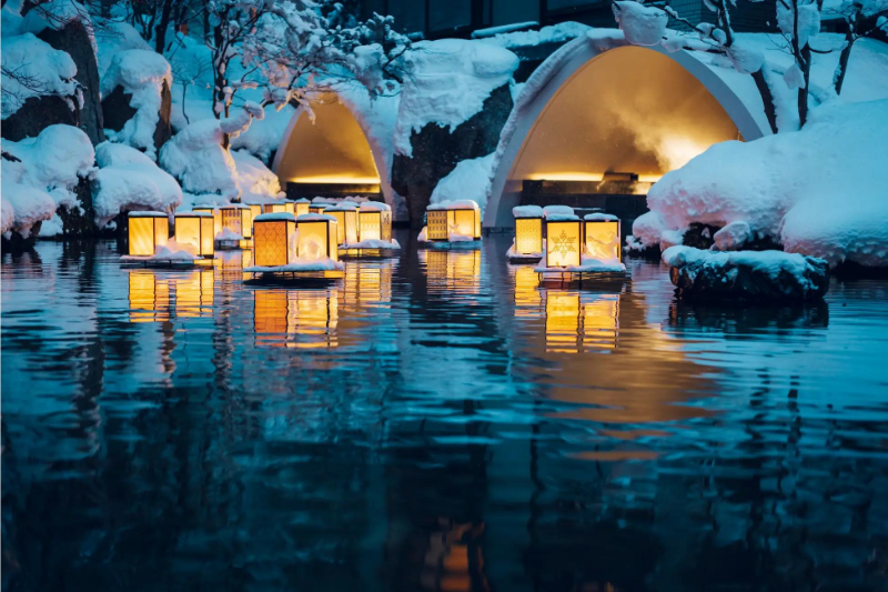 温泉旅館【界 津軽】こぎん刺しの灯篭を入れた「こぎんかまくら」で津軽の雪景色を満喫