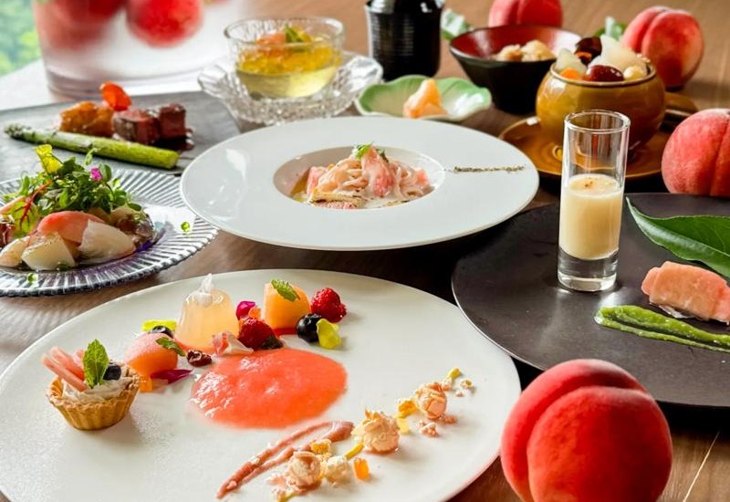 福島県の老舗旅館「匠のこころ 吉川屋」、桃づくしの「もも会席」付きの期間限定プランを提供