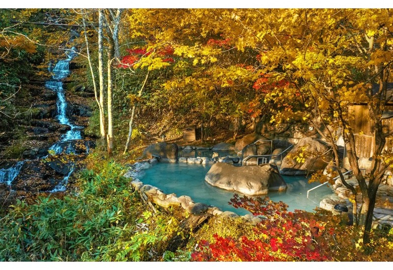 星野リゾートが提案する青森の紅葉と温泉を巡る「秋の贅沢紅葉温泉」