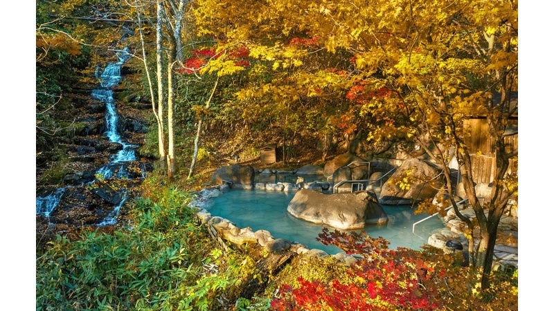 星野リゾートが提案する青森の紅葉と温泉を巡る「秋の贅沢紅葉温泉」
