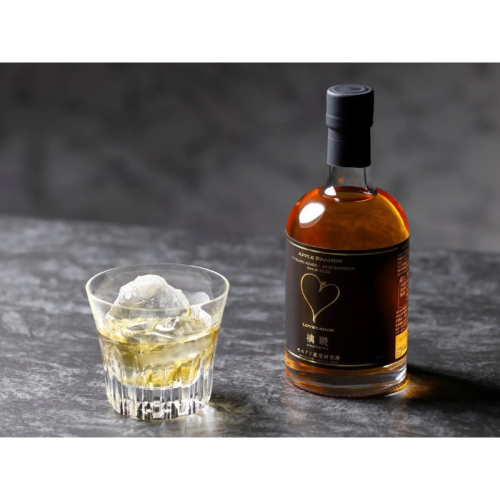 青森のテロワールを伝えるモホドリ蒸溜研究所がアップルブランデー「LOVEVADOS 檎暁 3年」を数量限定販売