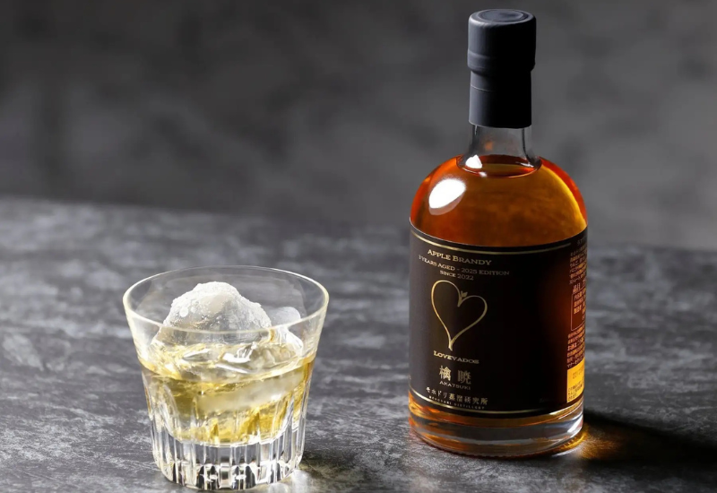 青森のテロワールを伝えるモホドリ蒸溜研究所がアップルブランデー「LOVEVADOS 檎暁 3年」を数量限定販売