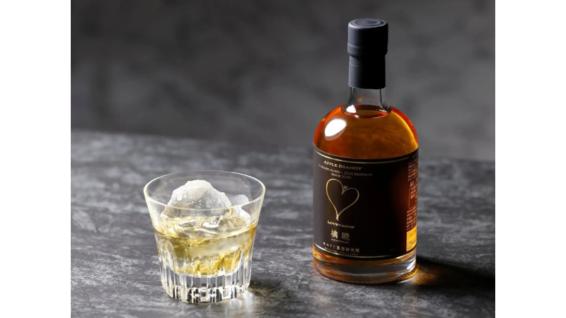青森のテロワールを伝えるモホドリ蒸溜研究所がアップルブランデー「LOVEVADOS 檎暁 3年」を数量限定販売