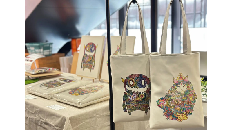 りんご由来のバイオベースレザーを開発・製造・販売のappcycle、青森出身アーティストGOMAとのコラボ商品で、「産学官金農福連携」のものづくりを実現!