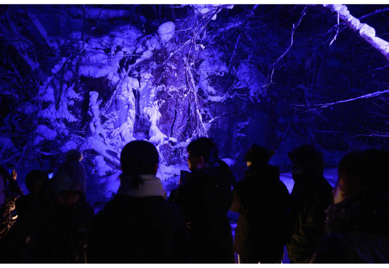 星野リゾート奥入瀬渓流ホテル、地元の中学生を対象とした「氷瀑ライトアップツアー」体験会を1月20日に実施