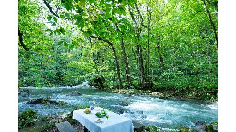 青森県の奥入瀬渓流ホテルで夏の早朝から自然の中で満喫できる「おいらせ朝涼みシャンパーニュ」
7月1日から8月31日まで期間限定で開催