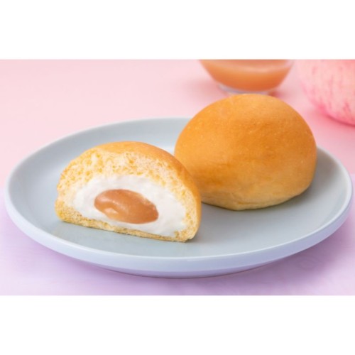 福島県産のブランド桃「あかつき」を使用。ファミリーマート限定の「八天堂 冷やして食べる とろけるミルクくりーむパン 福島県産もも」が再発売！